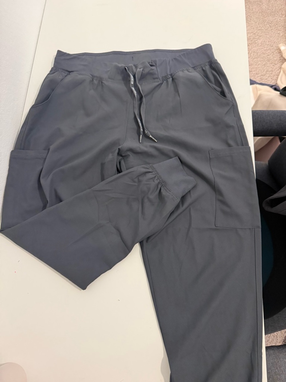 Med Couture Women's Charcoal Gray Cropped Cargo Joggers